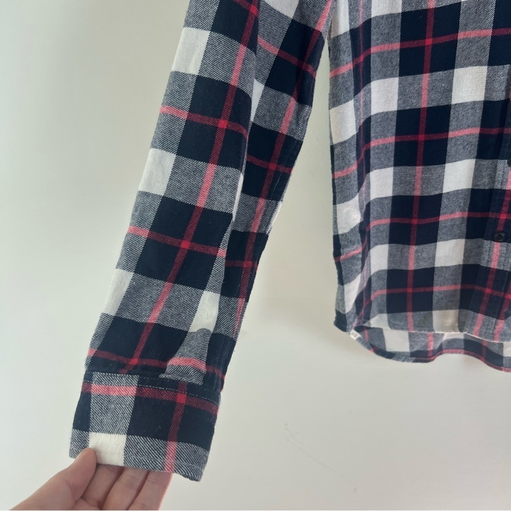 GAP Women’s Plaid Cotton Flannel Shirt Button Down Navy Blue Red Cabincore Small - Picture 3 of 9